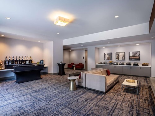 King Studio Suite Near Gibsons Italia CHI 10 Luxury Bookings