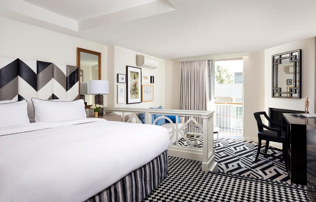 Deluxe Suite Near Saint Victor Catholic Church LA Luxury Bookings
