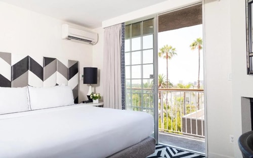 Deluxe Suite Near Saint Victor Catholic Church LA 1 Luxury Bookings