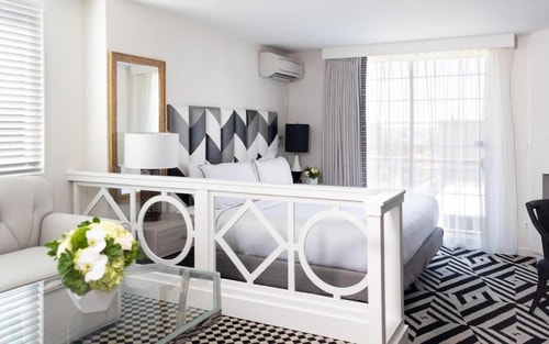 Deluxe Suite Near Saint Victor Catholic Church LA 3 Luxury Bookings