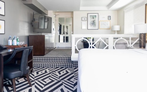 Deluxe Suite Near Saint Victor Catholic Church LA 4 Luxury Bookings