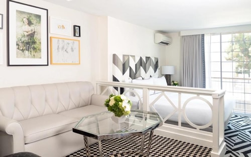 Deluxe Suite Near Saint Victor Catholic Church LA 5 Luxury Bookings