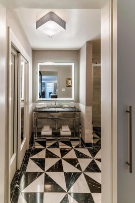 Deluxe Suite Near Saint Victor Catholic Church LA 6 Luxury Bookings