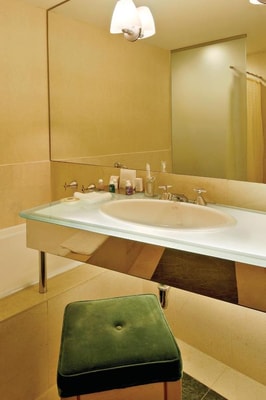 Premier Queen Room Near Hudson Theatre NYC 6 Luxury Bookings