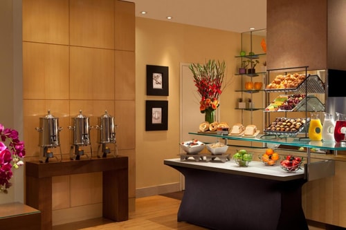 Premier Queen Room Near Hudson Theatre NYC 8 Luxury Bookings