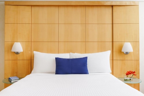 Premier Queen Room Near Hudson Theatre NYC 1 Luxury Bookings