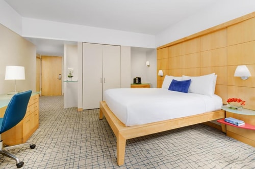 Premier Queen Room Near Hudson Theatre NYC 2 Luxury Bookings