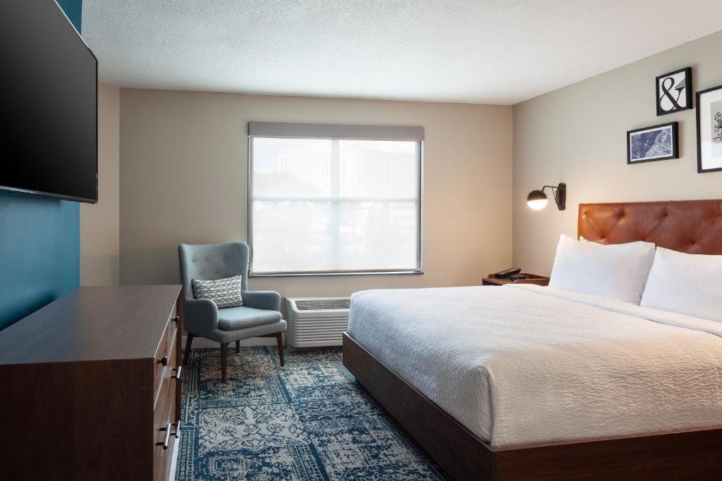 Executive King Suite Near South College ORL Luxury Bookings