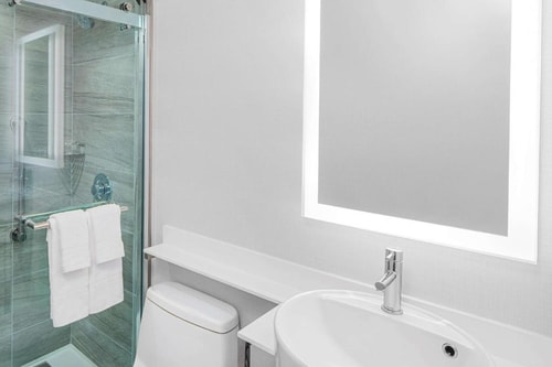 Double Room Near Greywind NYC 3 Luxury Bookings