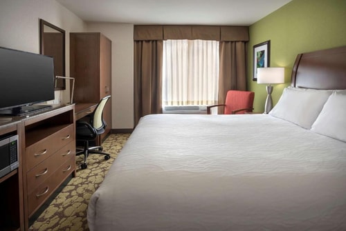 King Room Near Museum of Illusions CHI 1 Luxury Bookings