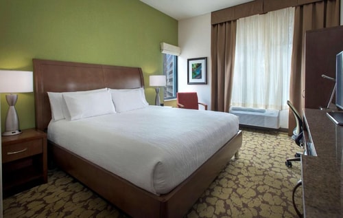 King Room Near Museum of Illusions CHI 2 Luxury Bookings