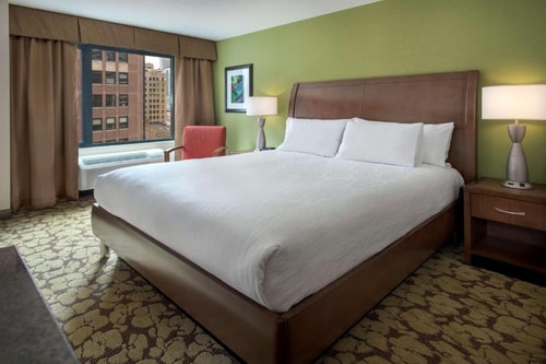 King Room Near Museum of Illusions CHI 0 Luxury Bookings