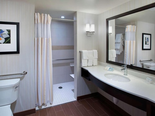 King Room Near Museum of Illusions CHI 5 Luxury Bookings