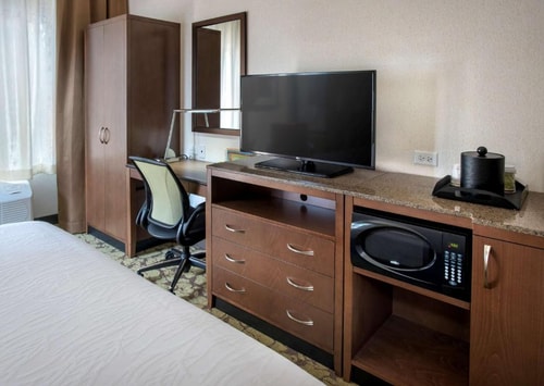 King Room Near Museum of Illusions CHI 4 Luxury Bookings