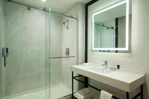 King Room Near Bella Abzug Park Playground NYC 2 Luxury Bookings