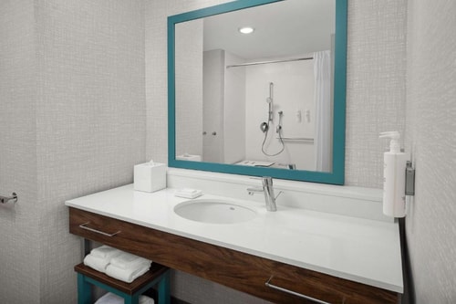 King Room Near Bank of America ORL 4 Luxury Bookings