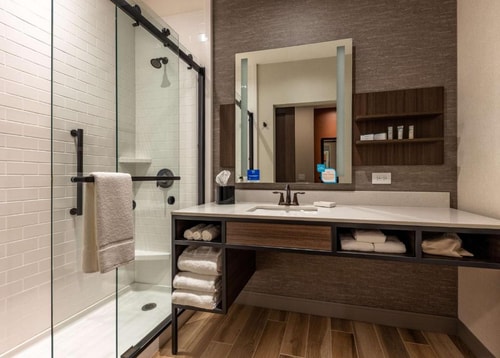King Room Near The Art Institute of CHI 6 Luxury Bookings