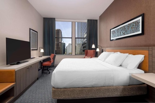 King Room Near The Art Institute of CHI 2 Luxury Bookings