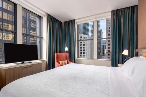 King Room Near The Art Institute of CHI 4 Luxury Bookings