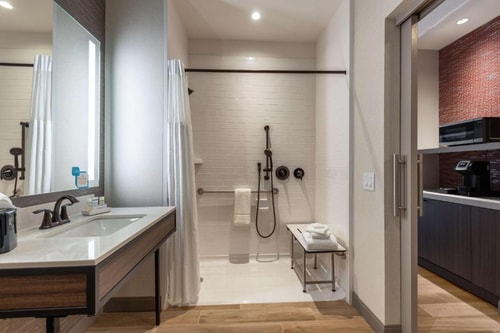 King Room Near The Art Institute of CHI 8 Luxury Bookings
