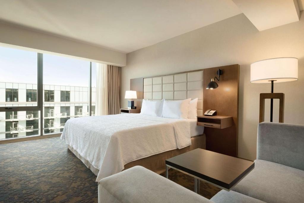 King Studio Suite Near Train Moment CHI Luxury Bookings