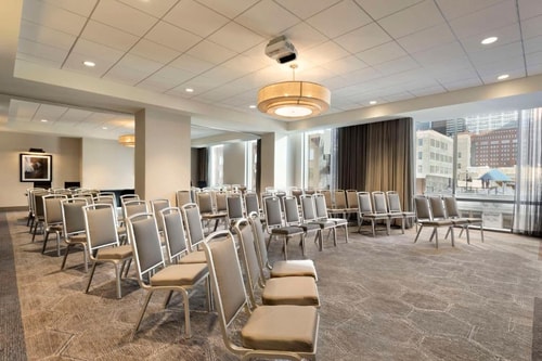 King Studio Suite Near Train Moment CHI 6 Luxury Bookings