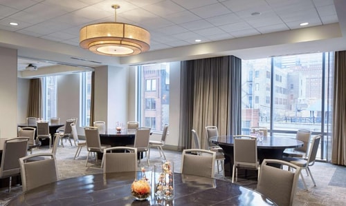 King Studio Suite Near Train Moment CHI 7 Luxury Bookings