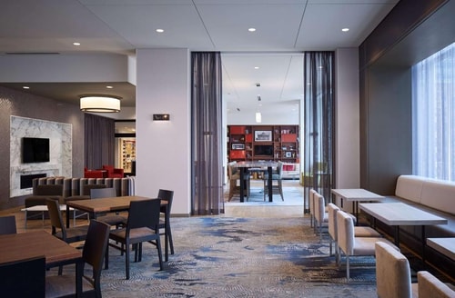 King Studio Suite Near Train Moment CHI 8 Luxury Bookings
