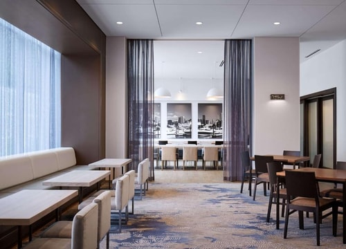 King Studio Suite Near Train Moment CHI 9 Luxury Bookings