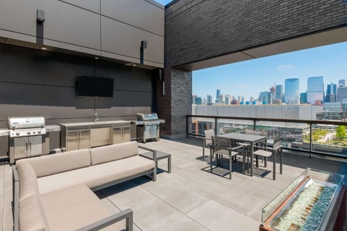 King Room Near Brooklyn Boulders CHI 12 Luxury Bookings