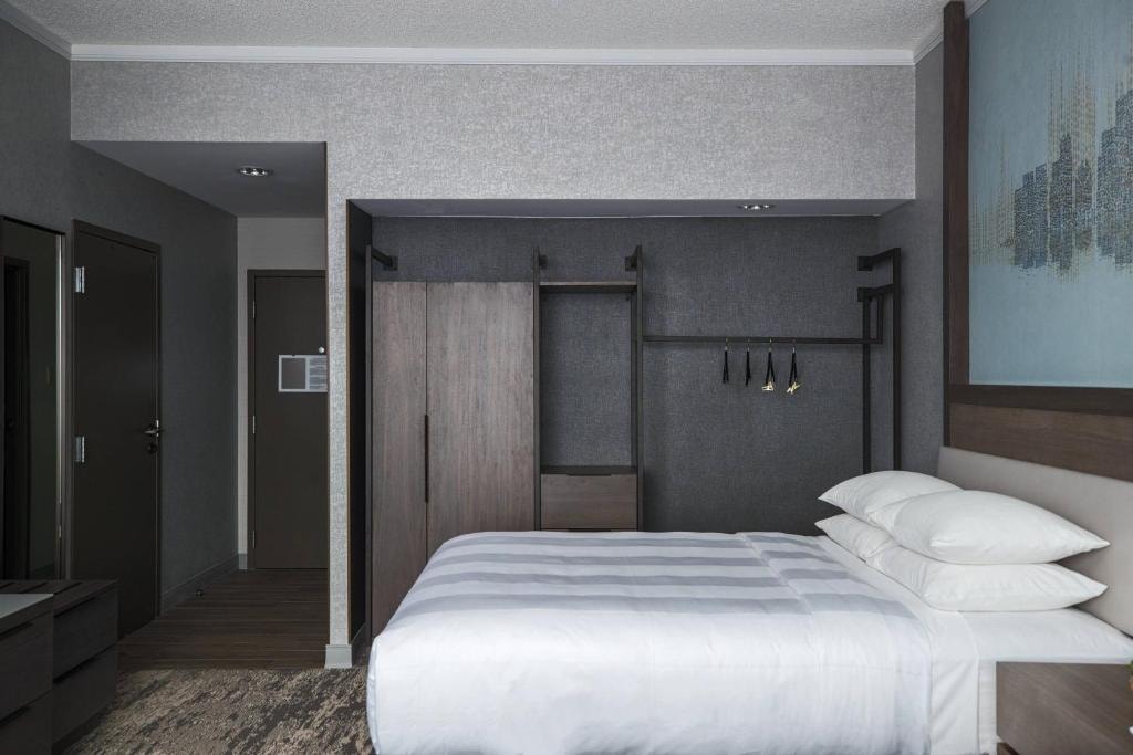 King Room Near UI Health CHI Luxury Bookings