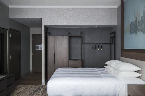 King Room Near UI Health CHI Luxury Bookings