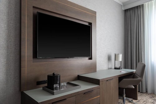 King Room Near UI Health CHI 2 Luxury Bookings