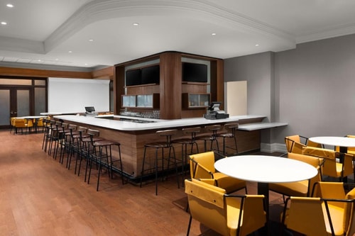 King Room Near UI Health CHI 7 Luxury Bookings