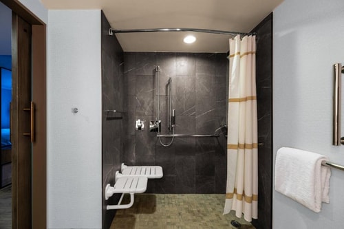 King Room Near UI Health CHI 4 Luxury Bookings