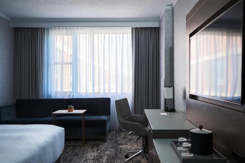 King Room Near UI Health CHI 3 Luxury Bookings
