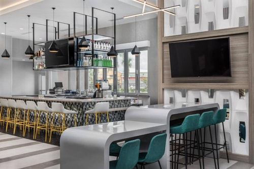 King Studio Near Bass Pro Shops ORL 8 Luxury Bookings