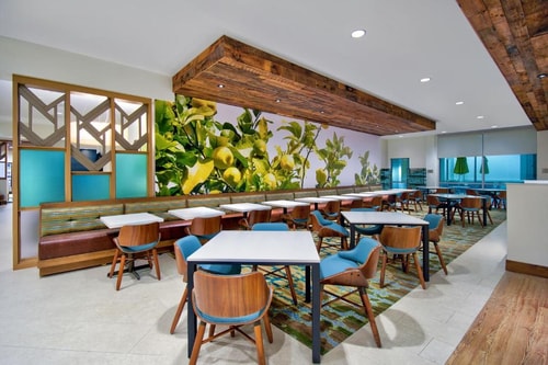 King Room Near Five Below ORL 8 Luxury Bookings