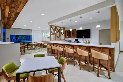 King Room Near Five Below ORL 9 Luxury Bookings