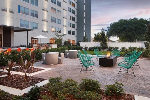 King Room Near Dollar Tree ORL 11 Luxury Bookings