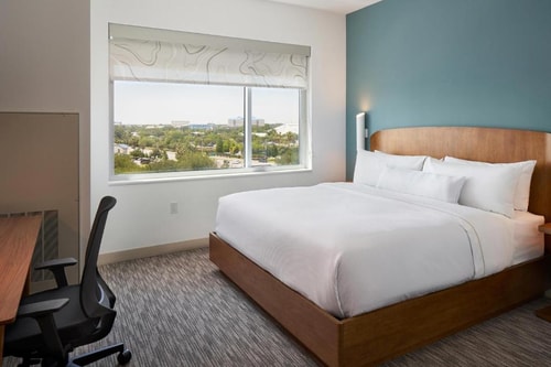 King Room Near Dollar Tree ORL 1 Luxury Bookings