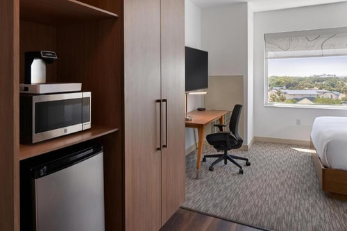 King Room Near Dollar Tree ORL 2 Luxury Bookings