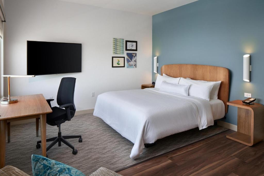 King Room Near Dollar Tree ORL Luxury Bookings
