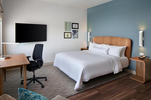 King Room Near Dollar Tree ORL 0 Luxury Bookings