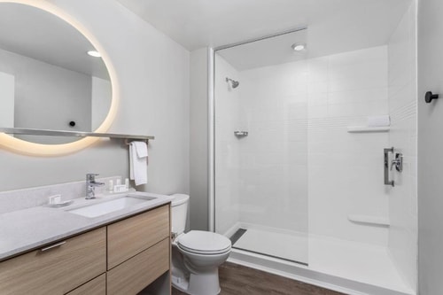 King Studio Near Bass Pro Shops ORL 4 Luxury Bookings