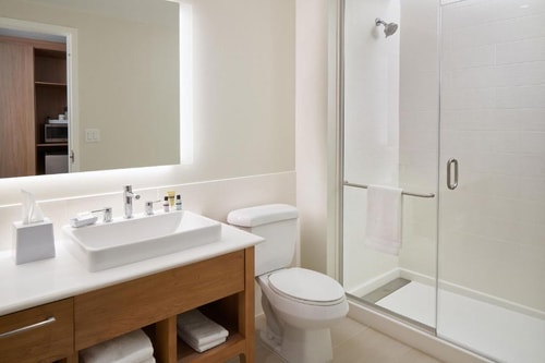 King Room Near Dollar Tree ORL 4 Luxury Bookings