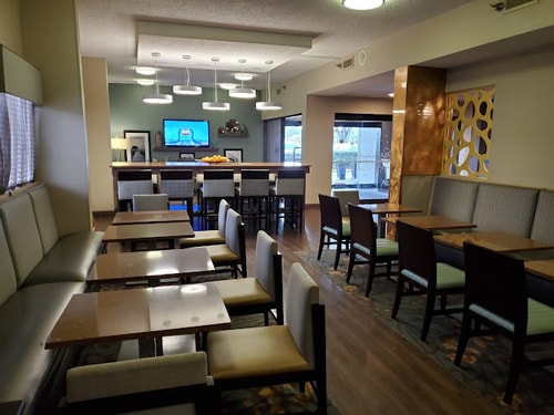 King Room Near Costco Wholesale ORL 7 Luxury Bookings