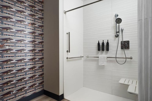 Guest Room Near The Cheesecake Factory ORL 4 Luxury Bookings