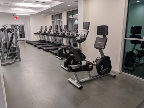 King Room Near Dollar Tree ORL 14 Luxury Bookings