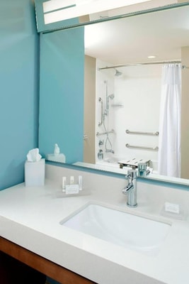 Deluxe King Room Near VA Medical Center ORL 4 Luxury Bookings